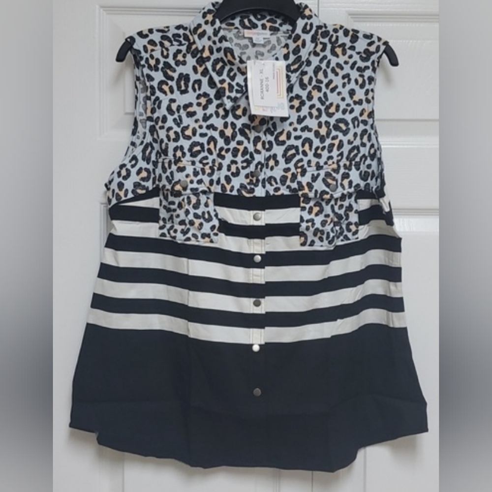 🌻LuLaRoe Roxanne Snap Front Top